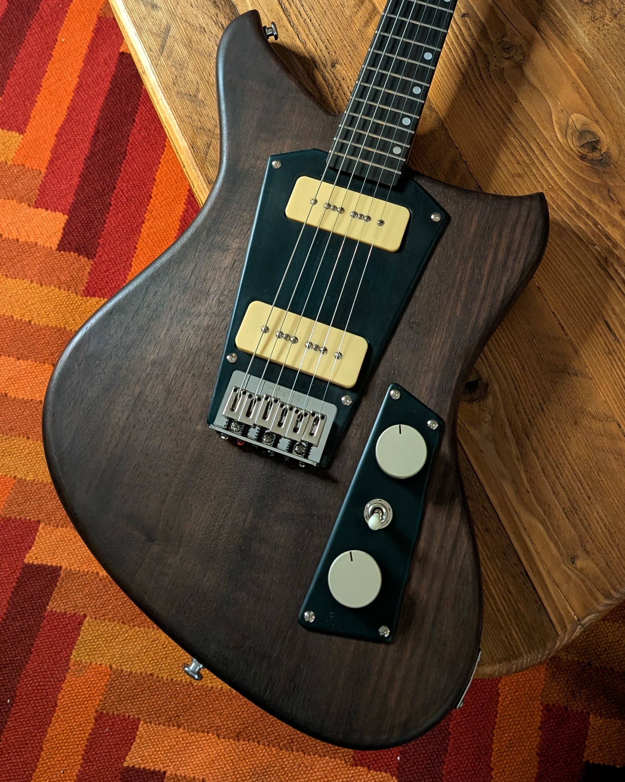 NQ Guitar 25